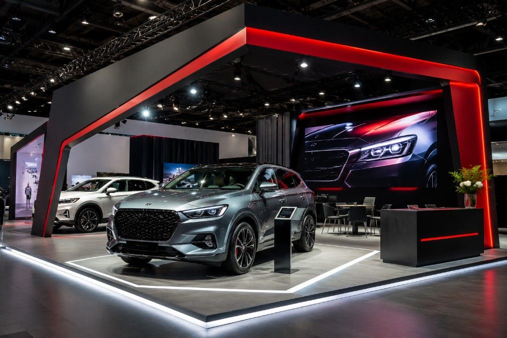 Kontraktor Booth Otomotif dengan Display Kendaraan