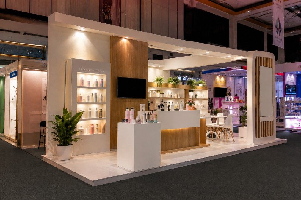 Booth Product Showcase NICE PIK untuk Menampilkan Produk Unggulan